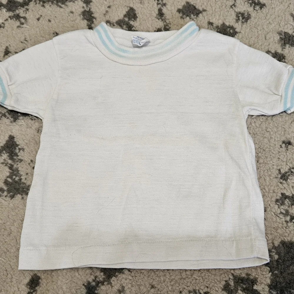 Vintage 1970s Carter’s Kids White W Shirt With Blue Trim Size 18 Months